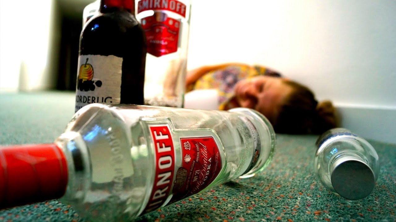 A Foreigner Has Died Two Others Hospitalized With Alcohol Poisoning In Vietnam Vietnam Insider 